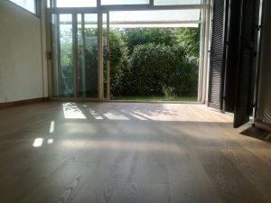 Sala con pavimento vinilico